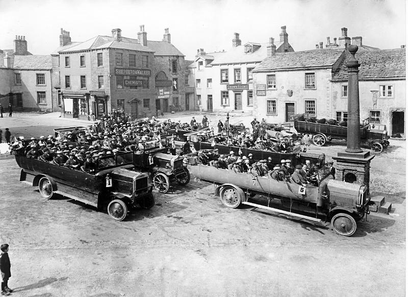 RS-L30 - Charabanc Outing in Settle Market Square.jpg - Charabanc Outing in Settle Market Square